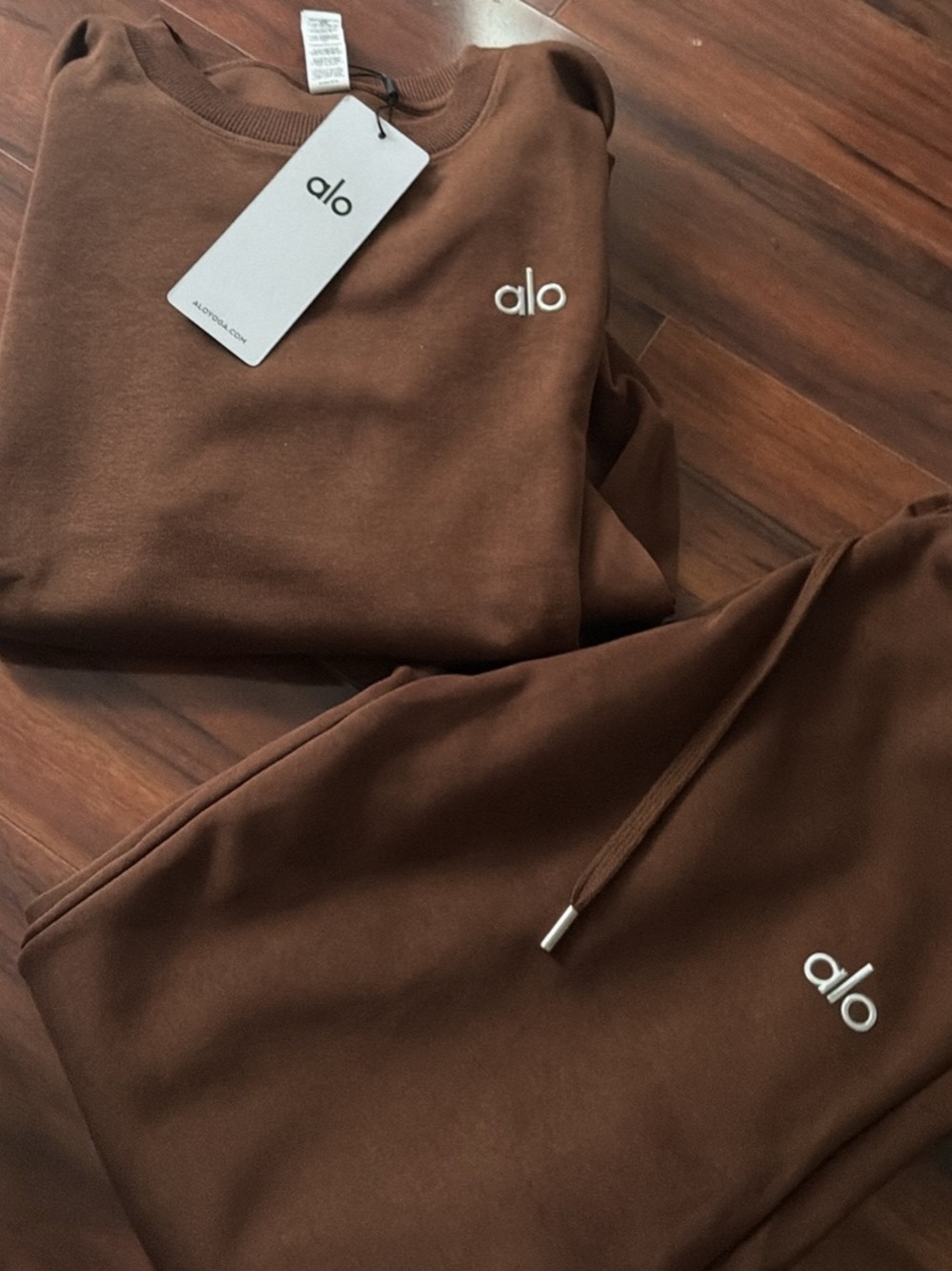 ALO Yoga Brown Logo Sweatpants & Joggers Set - Brown